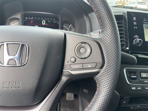 Used 2025 Honda Passport TrailSport image 19