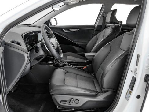 Used 2024 Kia Niro EX FWD image 30