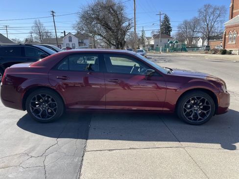 Used 2019 Chrysler 300 Touring w/ Sport Appearance Package image 3