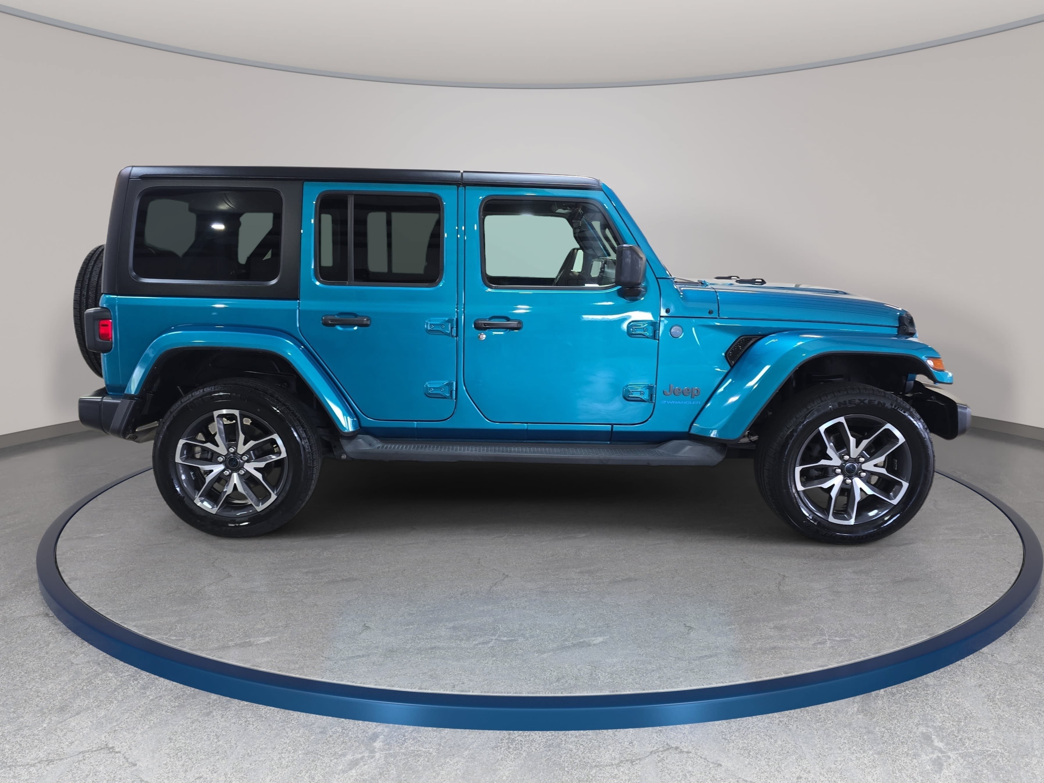 Used 2024 Jeep Wrangler Unlimited w/ Convenience Group AWD/4WD image 5