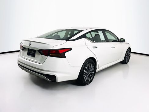 Used 2025 Nissan Altima 2.5 SV FWD image 9
