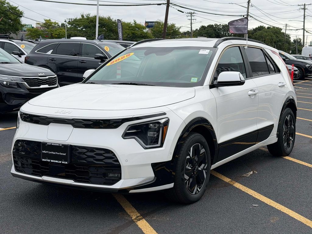 Certified 2025 Kia Niro Wave w/ Wave Preserve Package FWD image 7