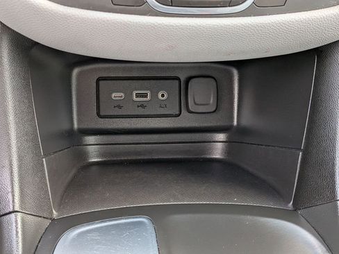 Used 2022 Chevrolet Equinox LS image 24