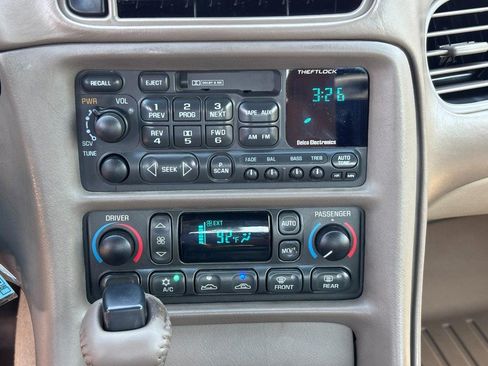 Used 2004 Chevrolet Corvette Convertible w/ Preferred Equipment Group RWD image 17