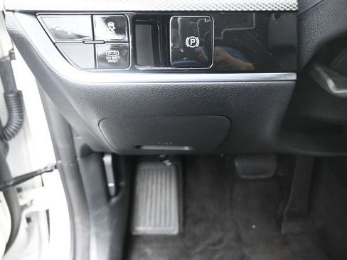 Used 2025 Kia Sportage LX AWD/4WD image 16