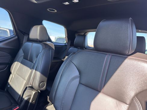 Used 2023 Chevrolet Traverse RS image 35