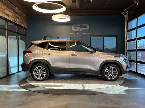 Used 2023 Kia Seltos LX AWD/4WD image 4