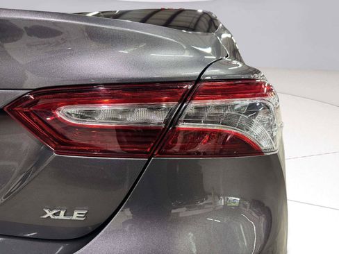 Used 2020 Toyota Camry XLE FWD image 18