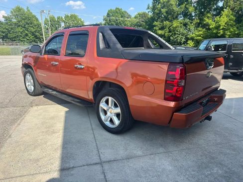 Used 2007 Chevrolet Avalanche LTZ w/ LTZ Preferred Equipment Group RWD image 7