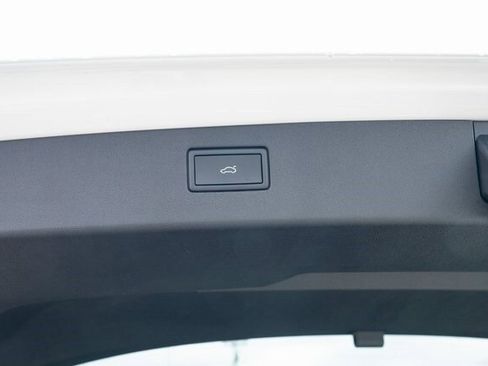 New 2026 Volkswagen Tiguan SE R-Line image 36