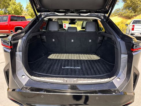 Used 2023 Lexus RZ 450e Premium image 9