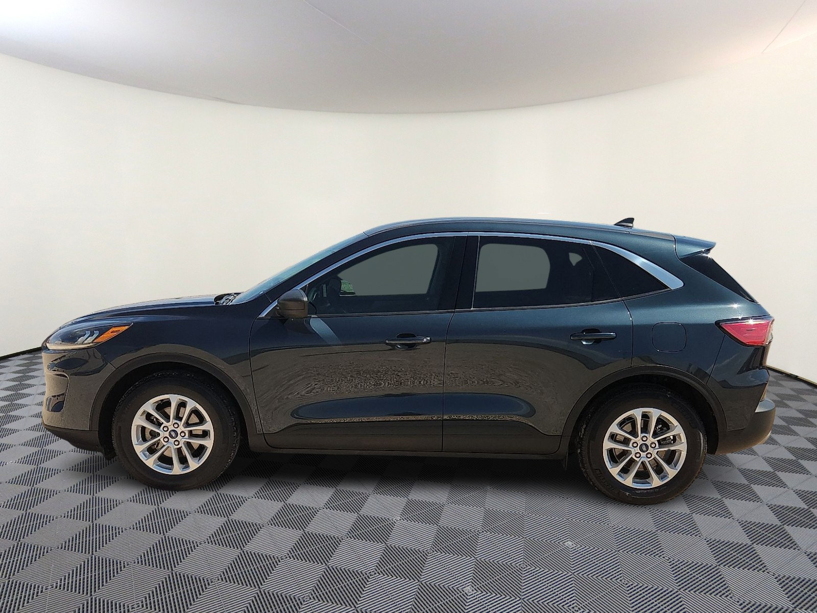 Used 2022 Ford Escape SE w/ Convenience Package FWD image 2