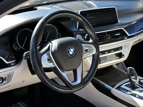 Used 2018 BMW 750i 750i image 8
