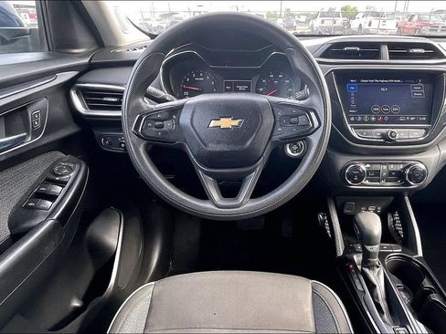Used 2021 Chevrolet TrailBlazer LT w/ Convenience Package FWD image 8