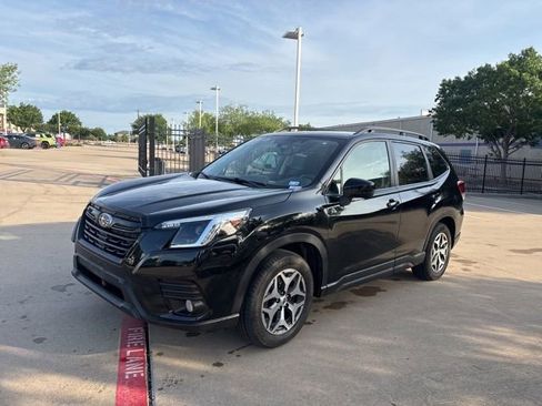 Used 2023 Subaru Forester Premium AWD/4WD image 1