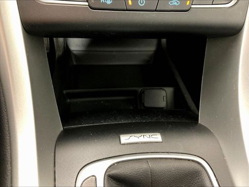 Used 2016 Ford Fusion SE FWD image 16