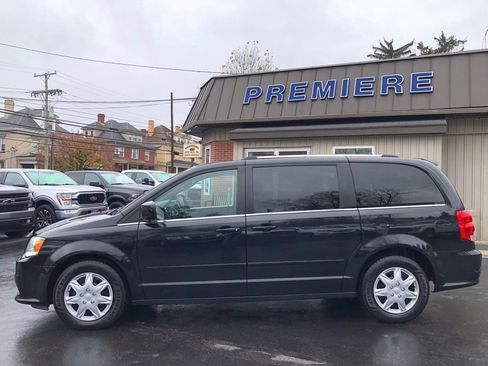 Used 2017 Dodge Grand Caravan SXT image 2