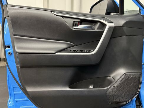 Used 2021 Toyota RAV4 XLE image 16