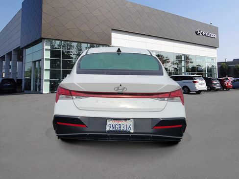 Certified 2025 Hyundai Elantra SEL FWD image 4
