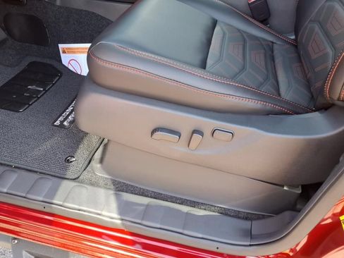 Certified 2025 Nissan Frontier PRO-4X w/ Pro Premium Package AWD/4WD image 6