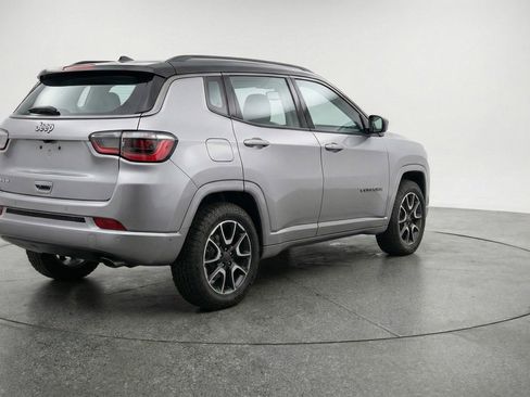 Used 2025 Jeep Compass Trailhawk image 9