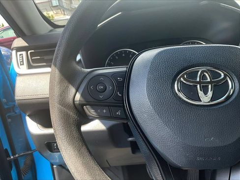 Used 2021 Toyota RAV4 LE w/ Carpet Mat Package (TMS) FWD image 9