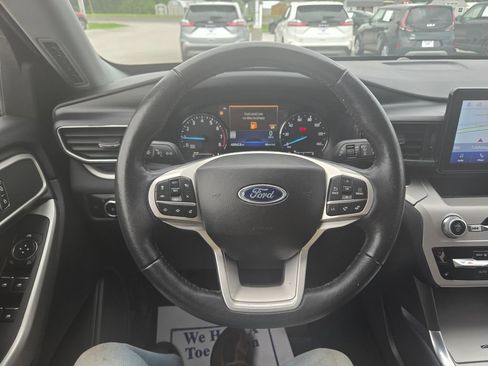 Used 2023 Ford Explorer XLT w/ Equipment Group 202A AWD/4WD image 12