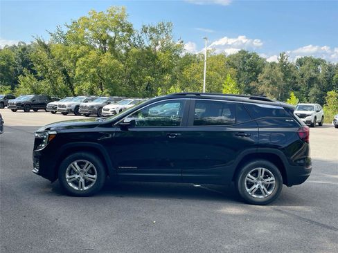 Used 2024 GMC Terrain SLE w/ Driver Convenience Package AWD/4WD image 2