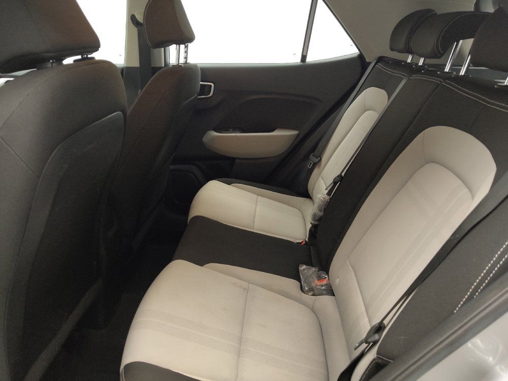 Used 2023 Hyundai Venue SEL FWD image 18