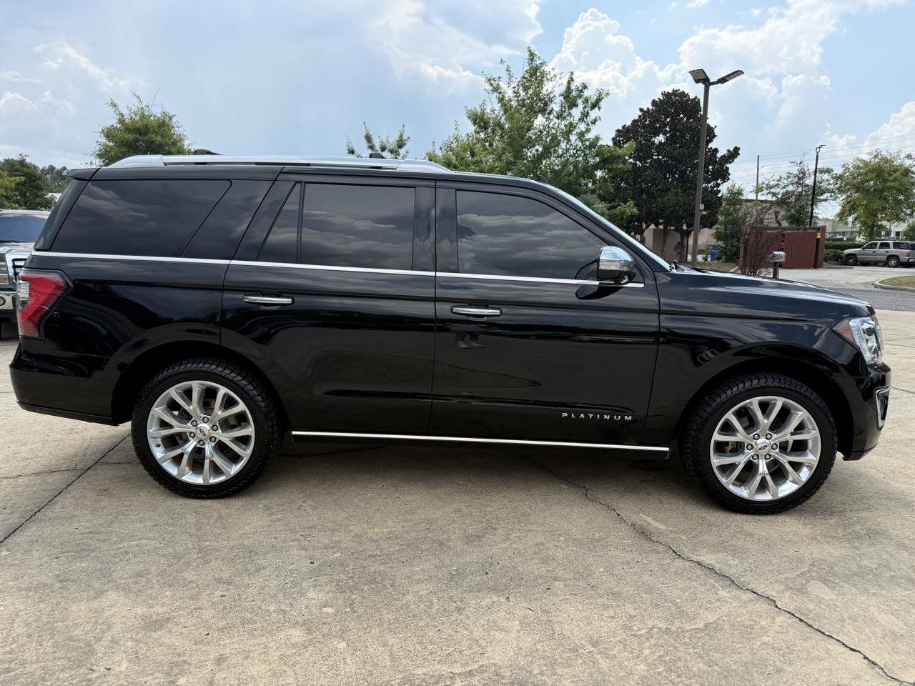 Used 2018 Ford Expedition Platinum AWD/4WD image 9