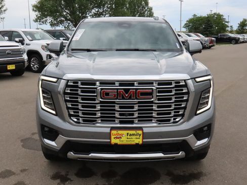 Used 2025 GMC Yukon Denali w/ Denali Reserve Package AWD/4WD image 2