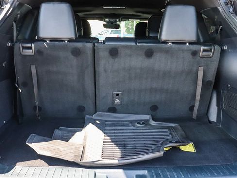 Used 2021 Toyota Highlander XSE FWD image 16
