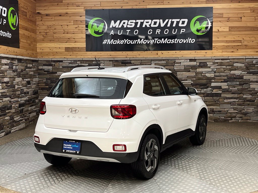Used 2024 Hyundai Venue SEL FWD image 15