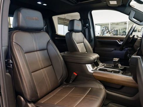 Used 2025 Chevrolet Silverado 1500 High Country w/ Midnight Edition image 32