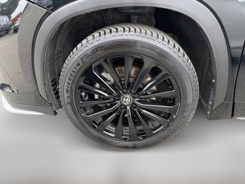 Used 2023 Toyota Highlander L image 36