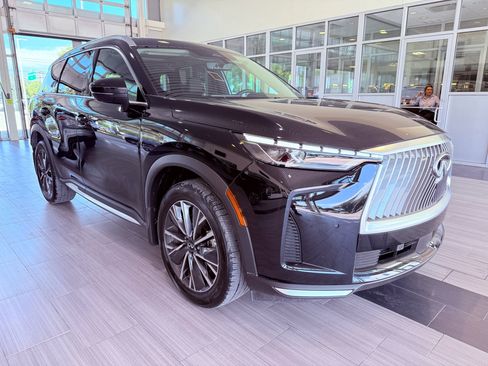 Certified 2026 INFINITI QX60 Luxe w/ Cargo Package FWD image 3