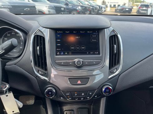 Used 2019 Chevrolet Cruze LT w/ LT Fleet Convenience Package FWD image 10