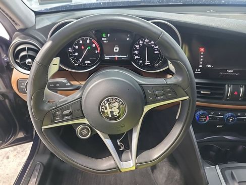 Used 2017 Alfa Romeo Giulia Ti w/ TI 19" Sport Package AWD/4WD image 11