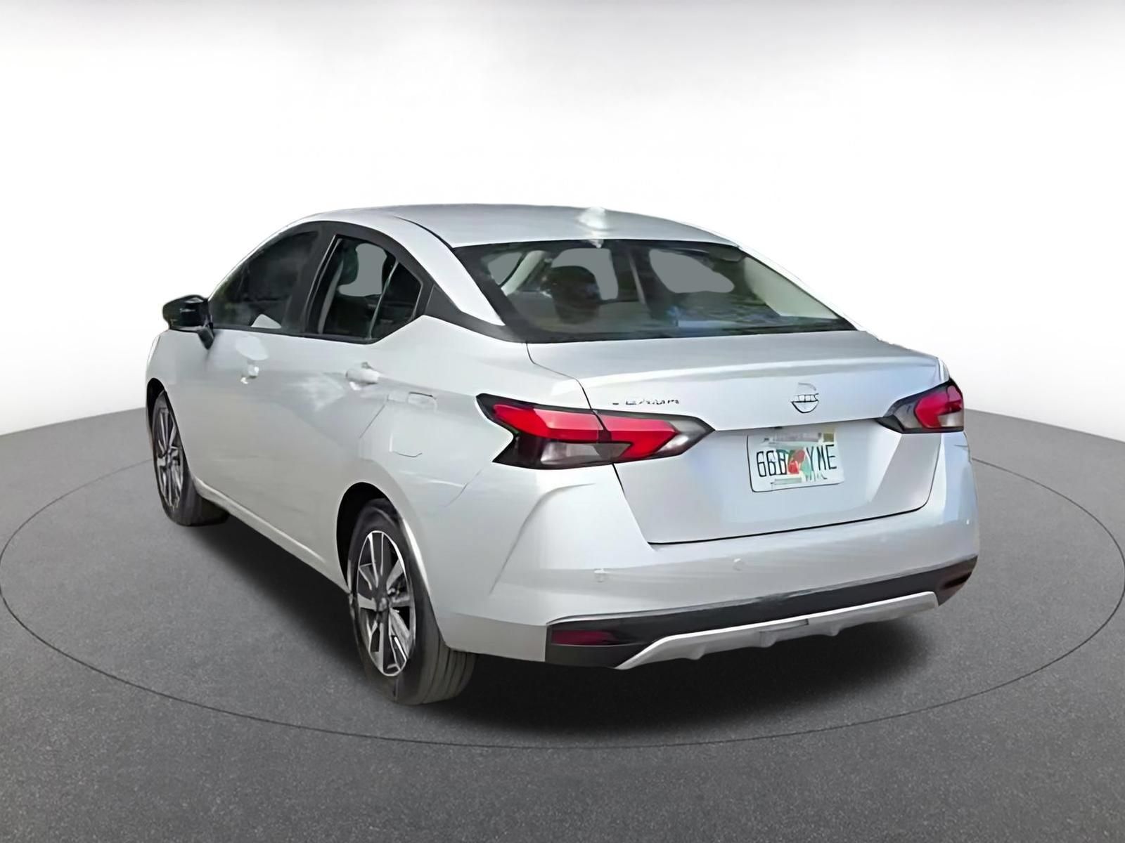 Used 2025 Nissan Versa SV FWD image 10