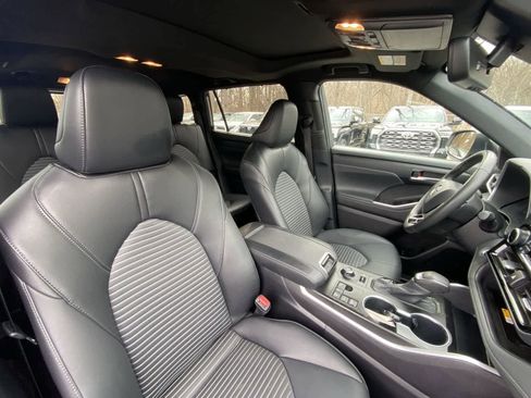Certified 2025 Toyota Highlander XSE AWD/4WD image 39