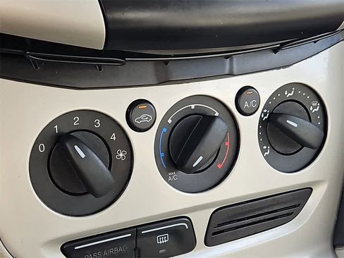 Used 2012 Ford Focus SE image 12