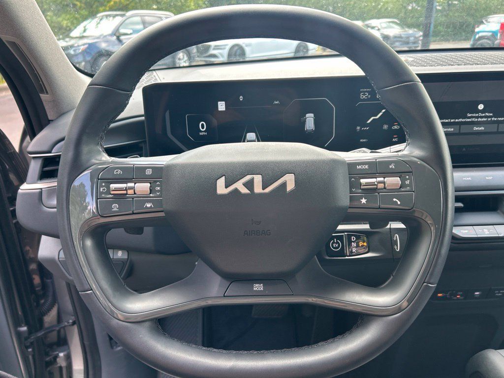Used 2024 Kia EV9 Light Long Range RWD image 8