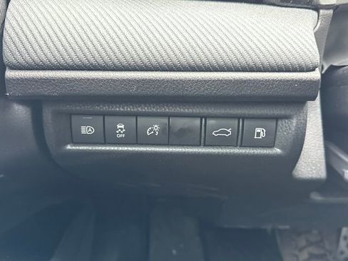 Used 2025 Toyota Camry SE image 32