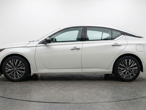 Used 2025 Nissan Altima 2.5 SV image 5