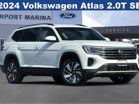 Used 2024 Volkswagen Atlas SE image 2