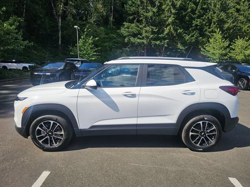 New 2026 Chevrolet TrailBlazer LT w/ LT Cold Weather Package AWD/4WD image 2