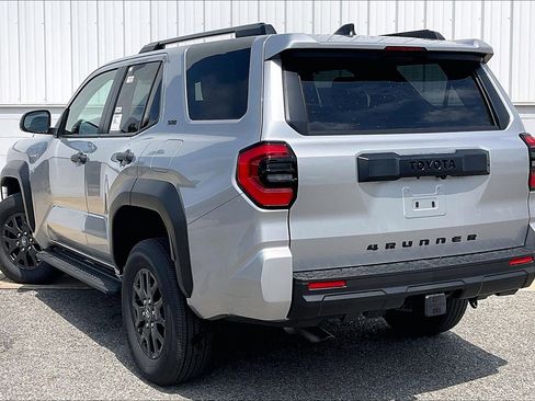 New 2026 Toyota 4Runner SR5 AWD/4WD image 3