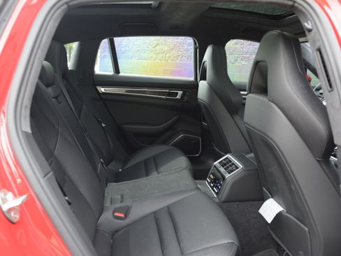 Certified 2023 Porsche Panamera GTS AWD/4WD image 33