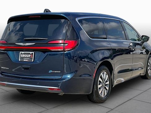 Used 2023 Chrysler Pacifica Touring-L FWD image 13