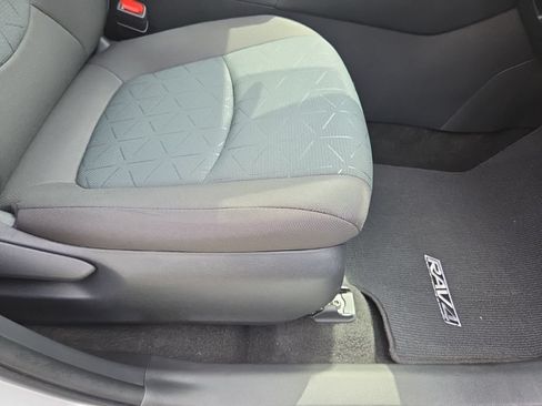 Used 2025 Toyota RAV4 XLE AWD/4WD image 43